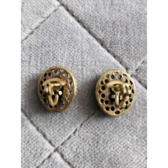 Vintage Mid-Century Yellow Gold Tone Cameo Clip On Earrings Euc - Picture 2 of 9